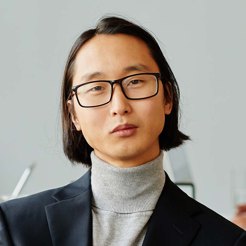 Listino Prezzi 2 portrait of successful asian businessman NUDTGLH