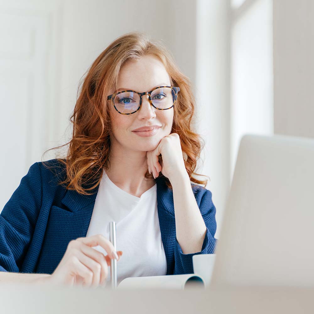 Listino Prezzi 5 successful professional female lawyer learns clien KGGP6AM